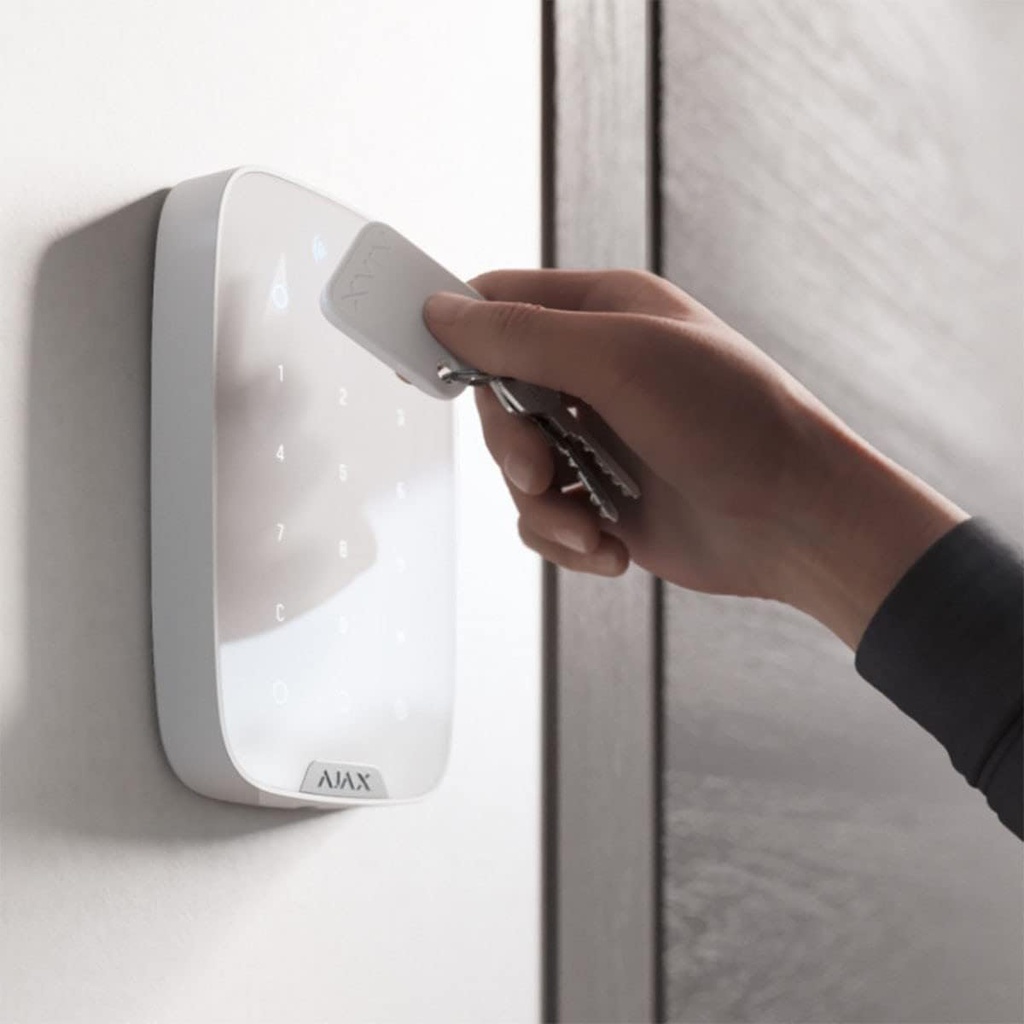 Ajax KeyPad Plus, Clavier tactile sans fil avec lecteur RFID, Blanc, Battery: 4xAA batteries, Dimensions 165x113x20mm
